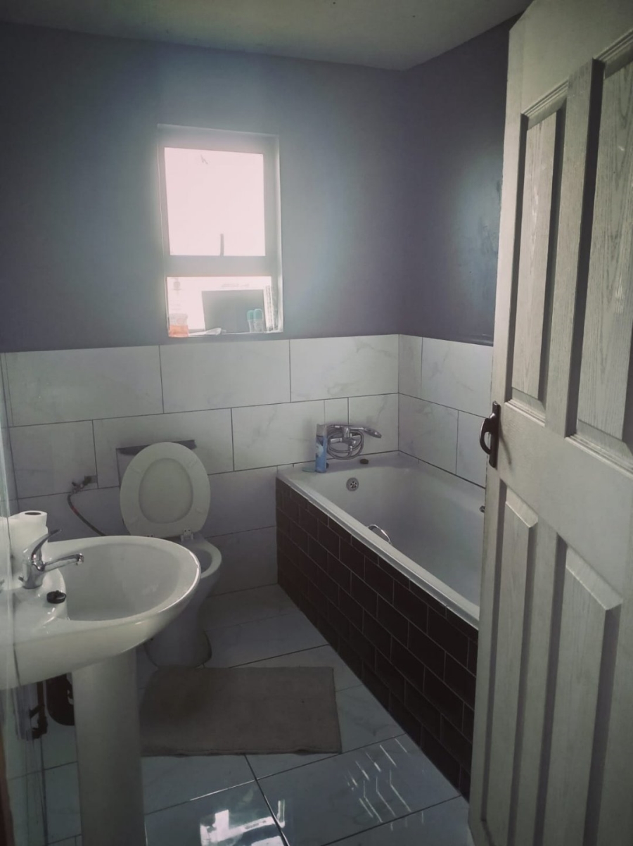 5 Bedroom Property for Sale in Scenery Park Eastern Cape